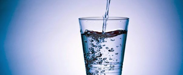 Склянка води на ніч дозволяє уникнути інсульту і серцевого нападу