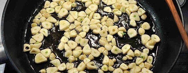 Смажені часточки часнику