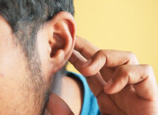 5 причин неприємного запаху з вух