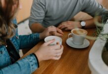 Свидания в тени: Романтика с депрессией