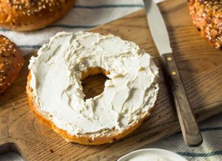 How Bagels and Cream Cheese Affect Your Blood Sugar