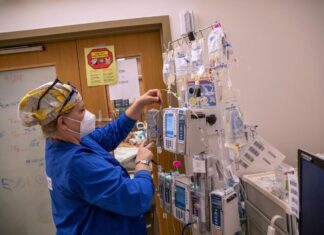 Toenemende infecties vragen om verschuiving naar N95-ademhalingstoestellen, deskundigen dringen aan