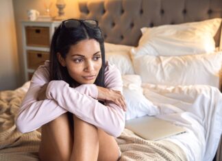 Retraso en el sueño REM relacionado con el riesgo temprano de Alzheimer