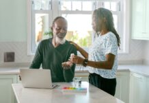 Menavigasi Perubahan Emosional pada Penyakit Parkinson: Panduan bagi Pengasuh