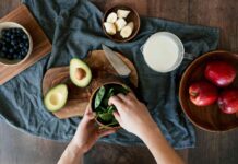 25 продуктів з низьким вмістом вуглеводів, які варто спробувати для покращення здоров’я