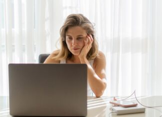 Kampf gegen Bewegungsmangel: 8 von Physiotherapeuten empfohlene Dehnübungen