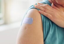 Почему вам действительно нужна прививка от опоясывающего лишая