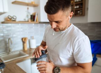 Il miglior multivitaminico per uomini, secondo un RDN